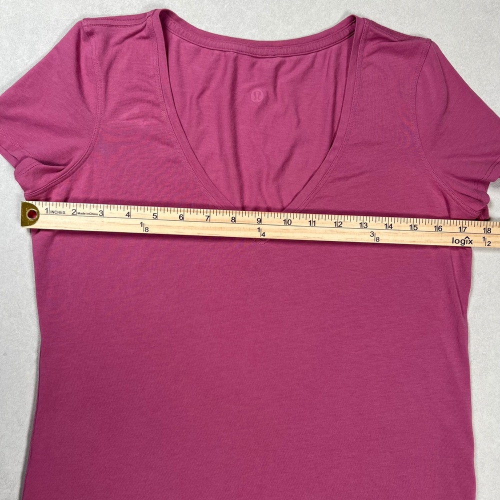 Lululemon Love Tee V-Neck Shirt Womens Size 6 Berry Pink Short Sleeve Top - Picture 3 of 5